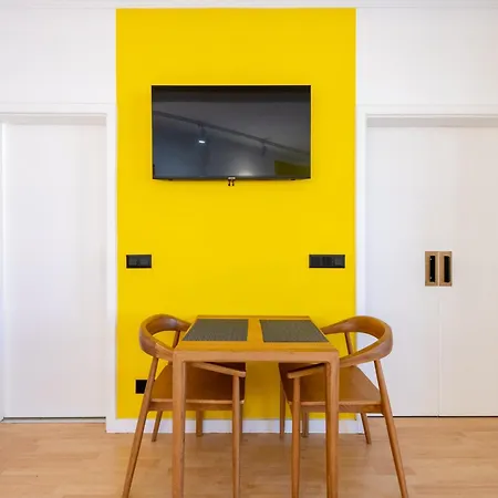 Yellow Sun - Cozy In Apartamento