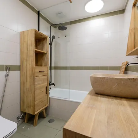 Yellow Sun Apartment *