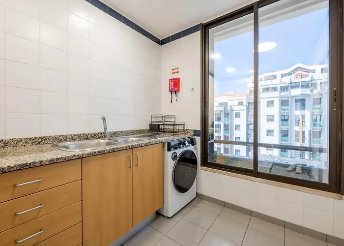 Yellow Sun - Cozy In アパート フンシャル